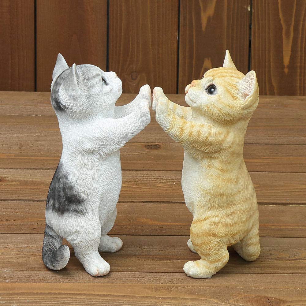 リアルすぎてドキッとするほど本物そっくりなネコのガーデン