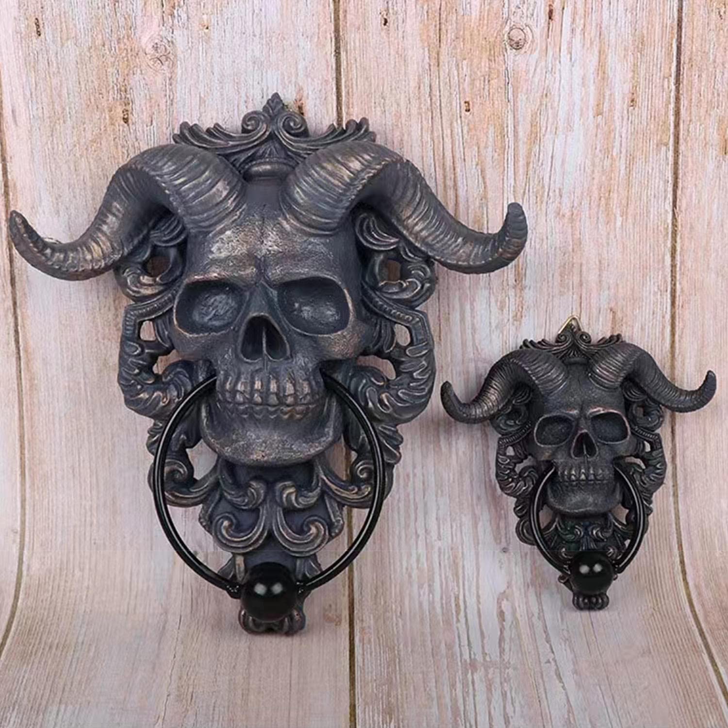 ビッグホーンスカルドア　壁飾り Amazon.co.jp: 悪魔のような角のあるスカルドアノッカーウォール