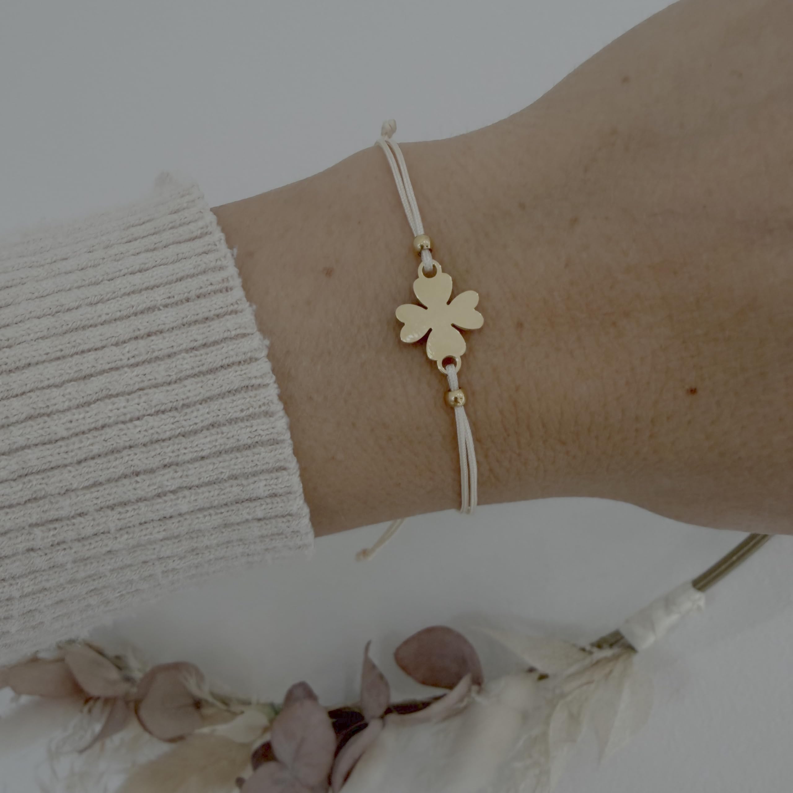 Selfmade Jewelry Armband Damen Kleeblatt Gold Handgemachter Glücksbringer mit Klee Größenverstellbar Inkl. Geschenk-Verpackung