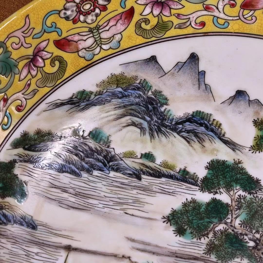中国古美術・珍蔵粉彩・風景絵磁器の中皿・純手描き・刺繍箱付・置物・文房具・観賞皿 中国古美術・珍蔵粉彩・風景絵磁器の中皿・純手描き・刺繍箱付