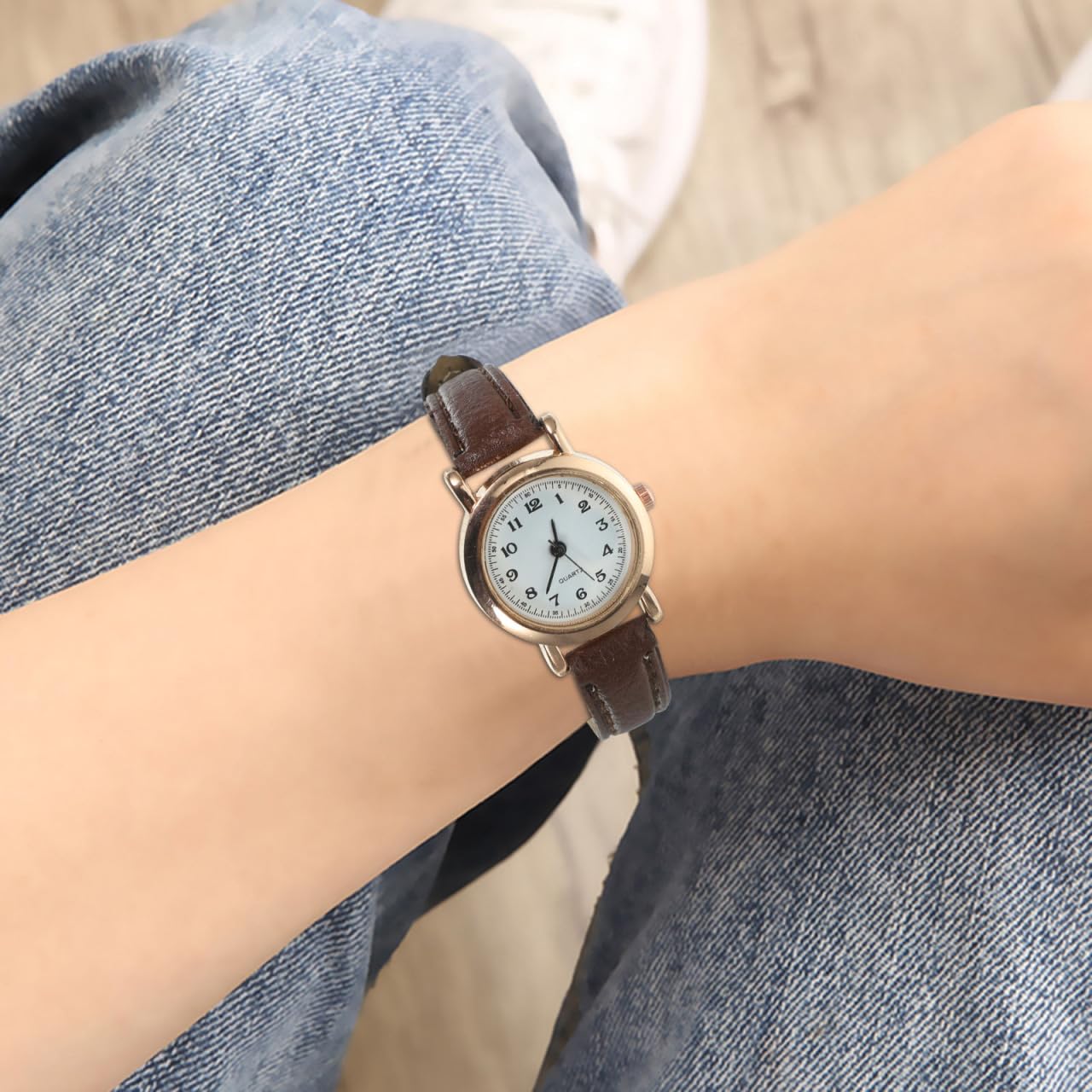 Image secondaire de UKCOCO Quartz Analogique - Femme Analogique Quartz Montre avec Bracelet en Cuir Marron Cadran Blanc