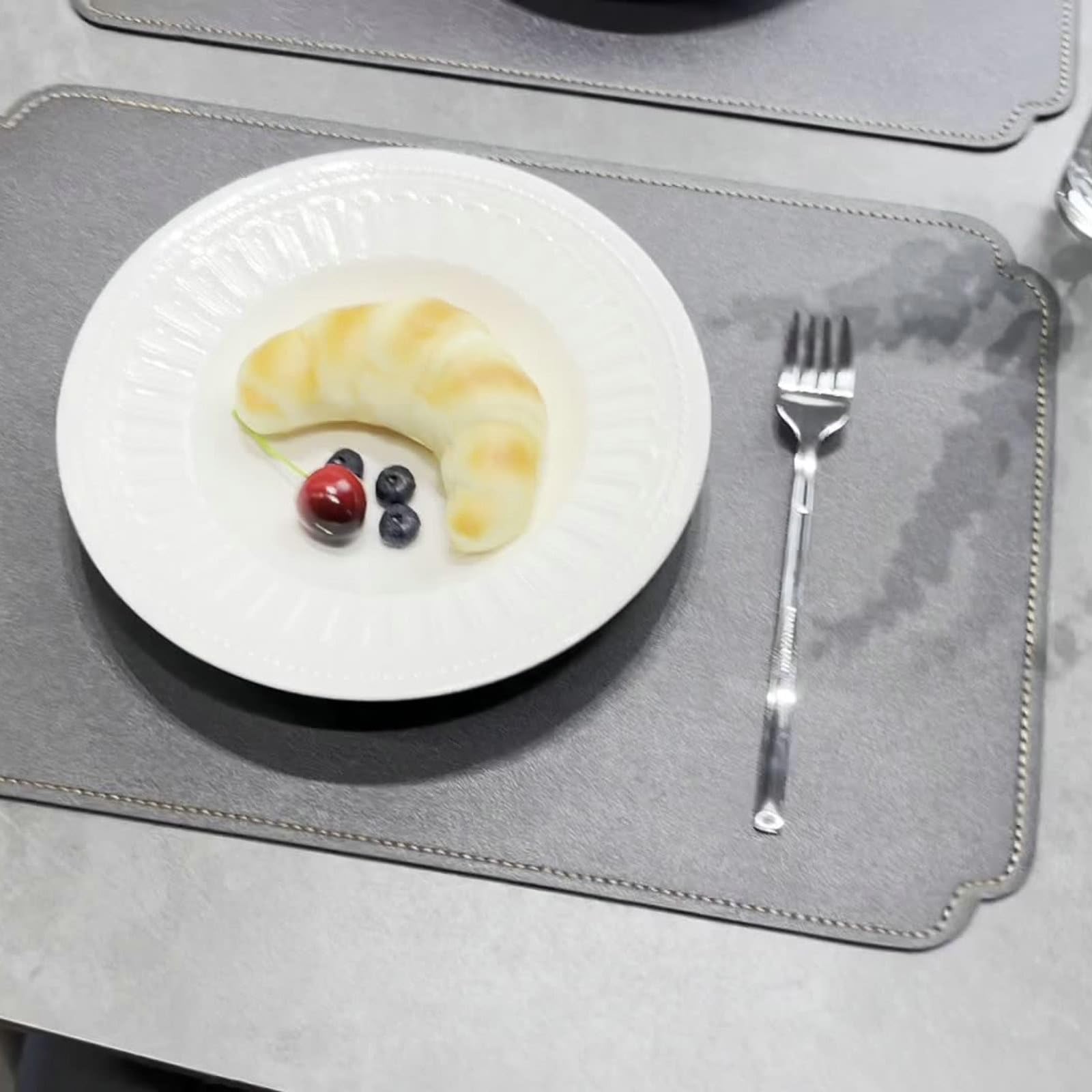 AMDXD Lot de 8 sets de table avec motif, en cuir synthétique uni, lavables, modernes, carrés, pour la maison, la table à manger, gris, 30 x 45 cm