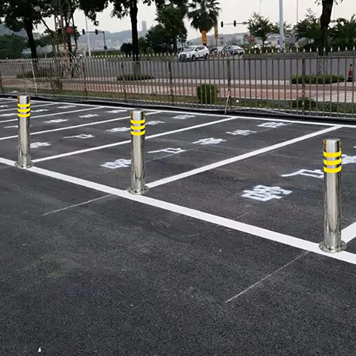Poteaux de sécurité en acier inoxydable – Garde-corps réfléchissants pour une meilleure protection et sécurité au stationnement