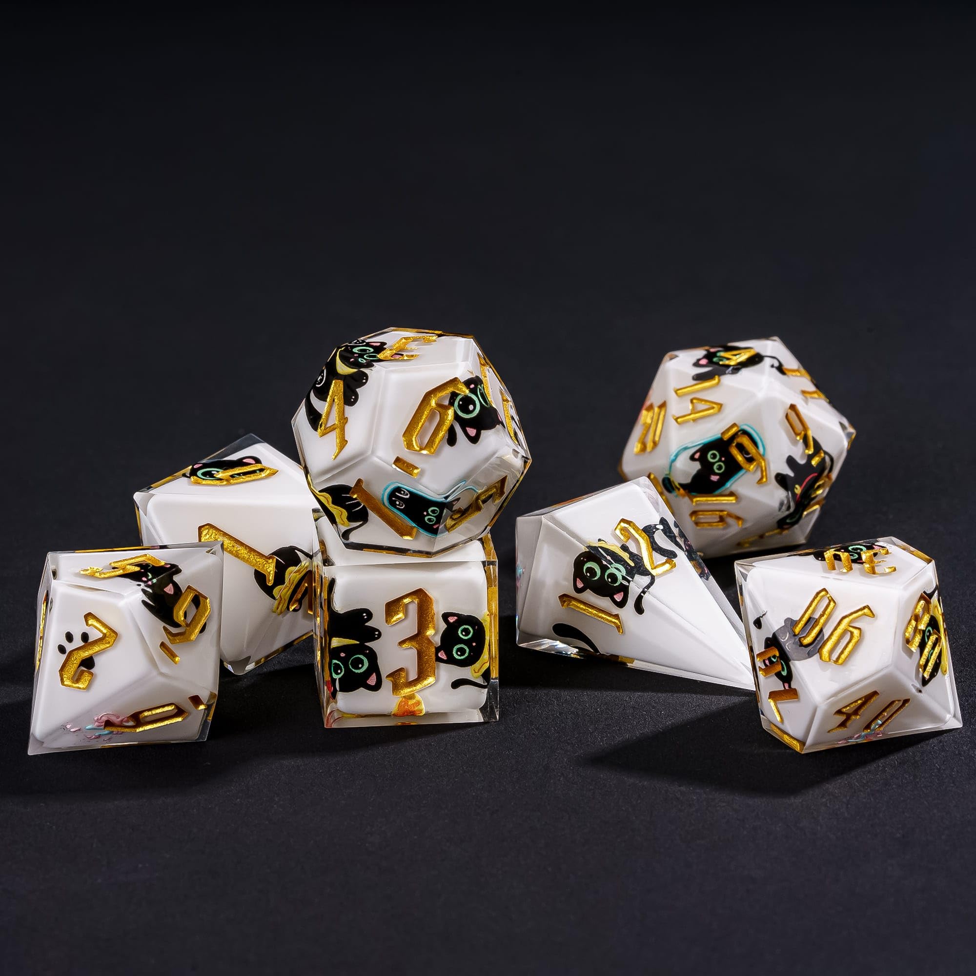 Cusdie Juego de dados DND de borde afilado de 7 piezas, bonitas calcomanías