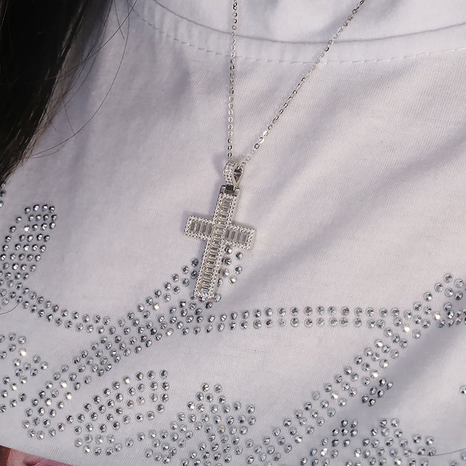 KnBoB Colgante de mujer, collar de oro blanco de 14 quilates/18 quilates, cruz de 0,11 quilates, cadena de moissanita, 45 cm
