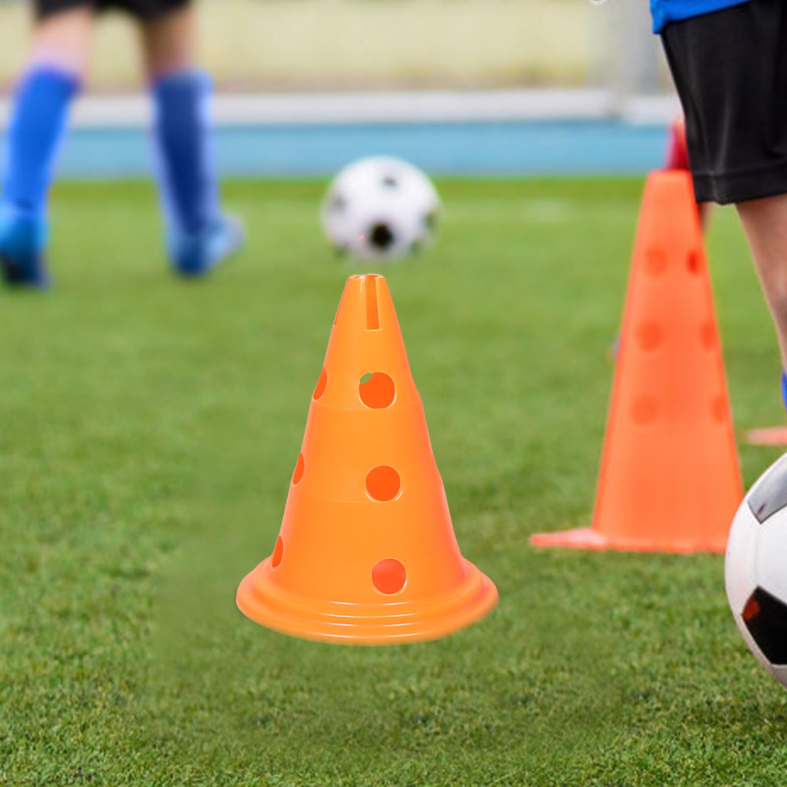 Set 5 Coni per Allenamento Sportivo 30 Cm Base Forata Coni di Agilità per Calcio e Basket per Esercizi Indoor e Outdoor Accessori per Allenamento Scuole e Centri Sportivi