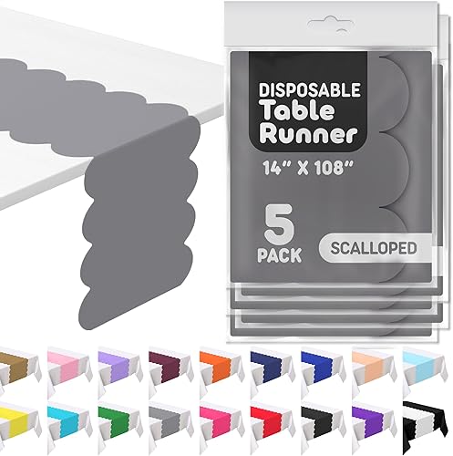 Camino de mesa desechable de plástico gris plateado. Paquete de 5 unidades de 14 x 108 pulgadas. Camino de mesa festoneado que añade un toque de
