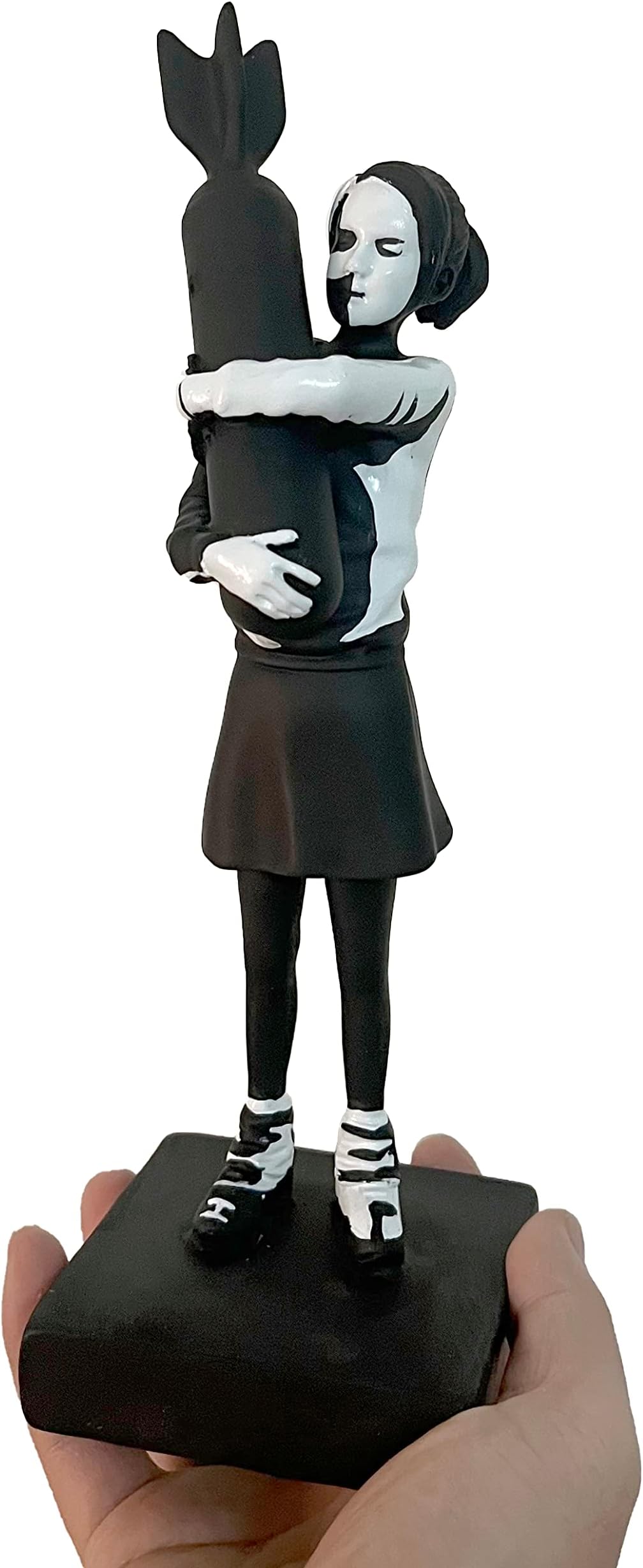 Bomb Hugger Girl Statue Sculpture, Resin Art Craft Anti-war Sculpture Desk Decoration Home Decor Living Room Bookshelf Collection Ornament