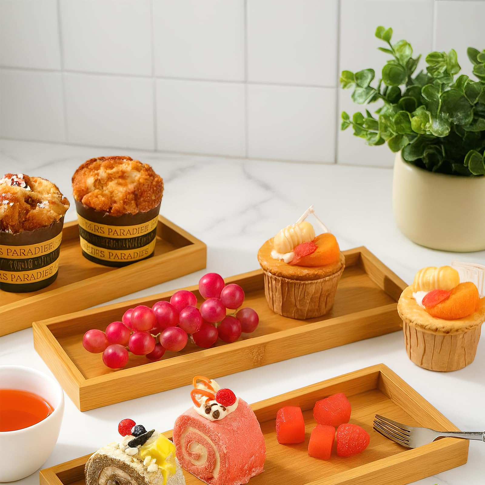 Lot de 10 plateaux rectangulaires en bambou - 29 x 10 cm - Petits plateaux de service en bois avec bord - Plateau fin en bambou pour restauration, café, thé, dessert, collations et dessous de verre