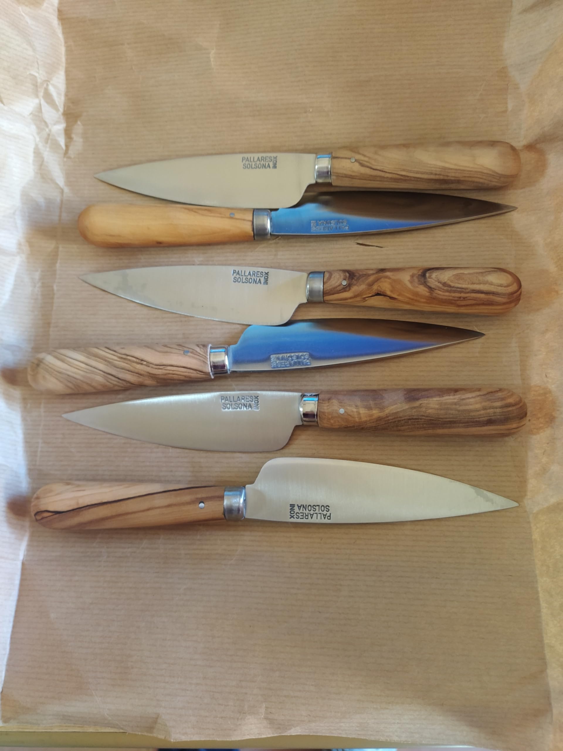 PALLARES Cuchillo Mango Redondo Madera de Olivo Hoja de Acero Inoxidable 11 cm.