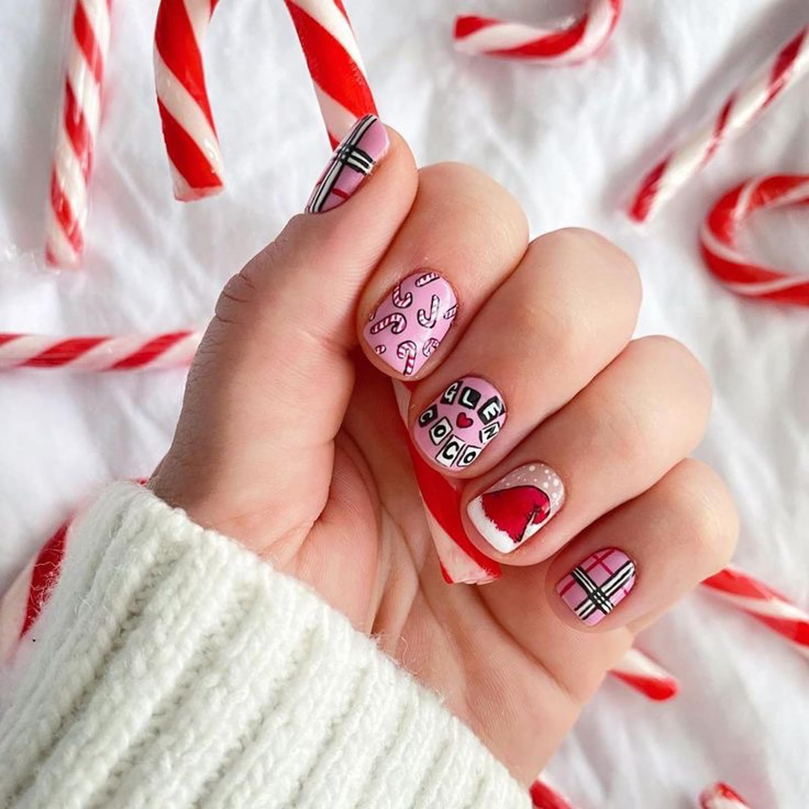 Christmas Press on Nails Xmas Hat Fake Nails Pink False Nail with Design Candy Cane Glue on Nails Glossy Full Cover Artificial Acrylic Stripe Stick on Nail for Women Holiday Manicure 24Pcs