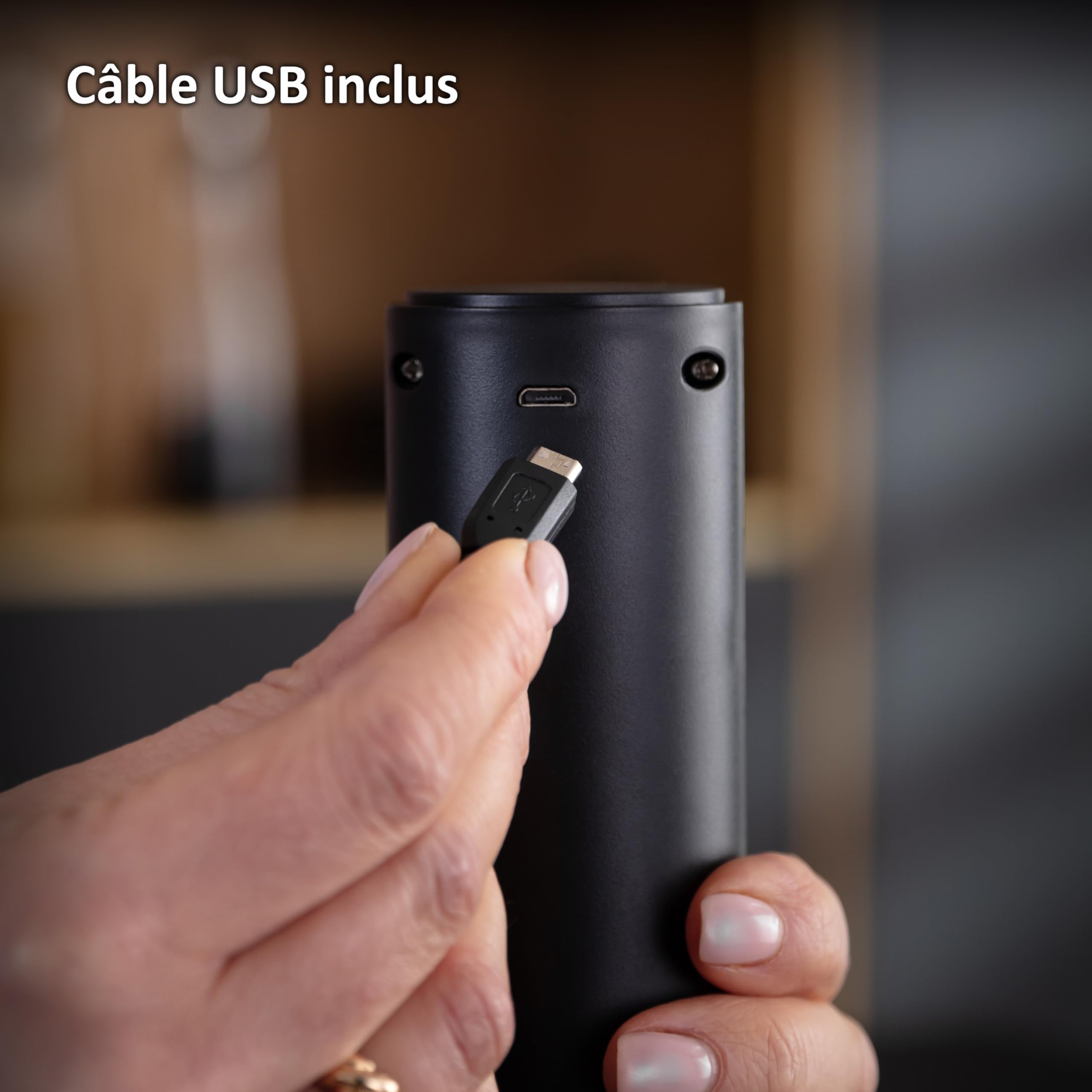Haier Set de Sommelier - Comprenant un Ouvre-Bouteille Electrique Rechargeable - un Aérateur de vin et un bec Verseur Anti-Gouttes - un Coupe-Capsule - une Pompe à Vide - 2 Bouchons avec la date