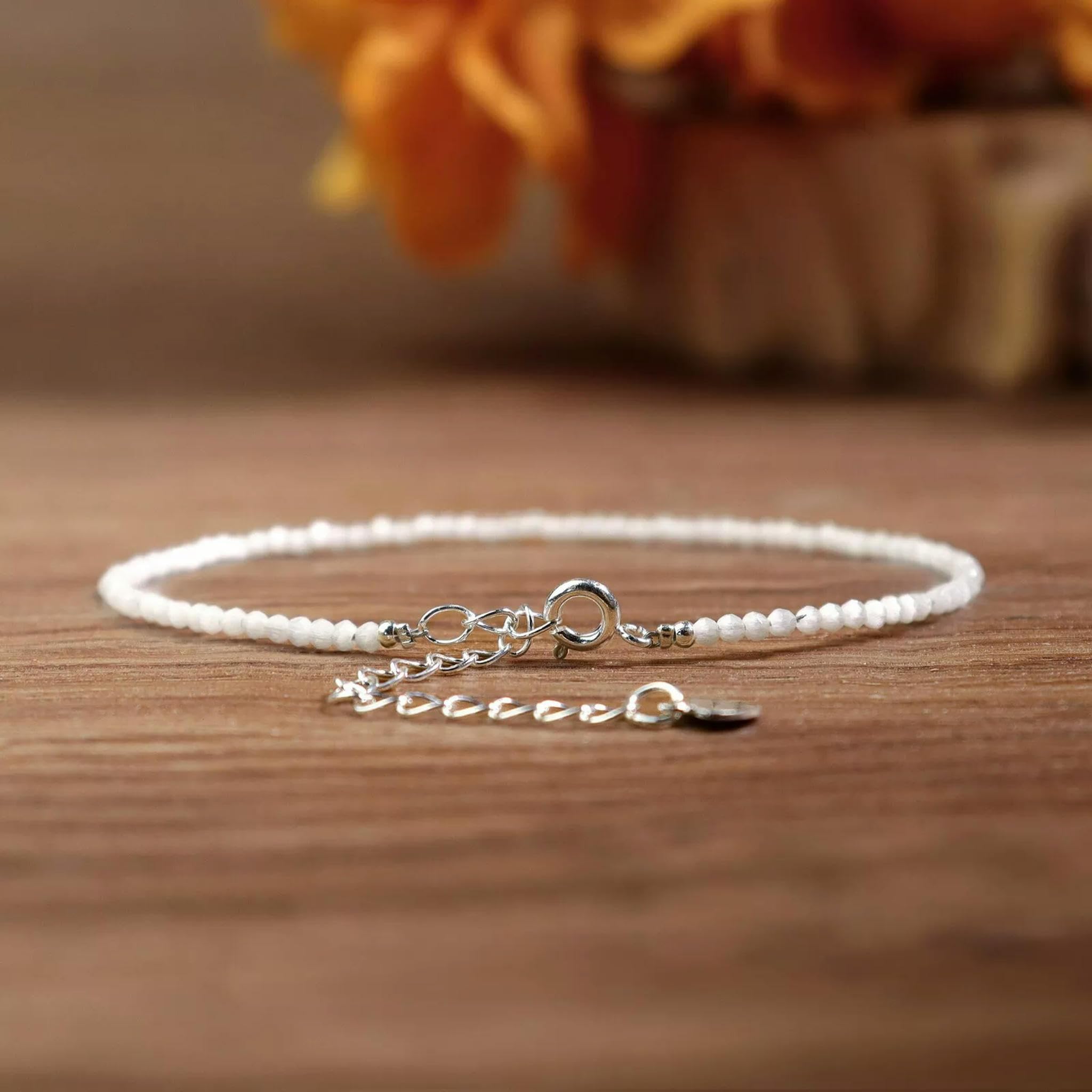 Pulsera Fina de selenita Natural de 2 mm en Plata