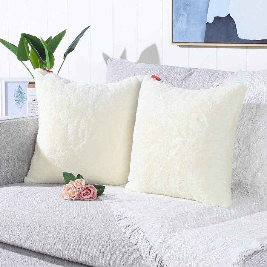 ファー素材クリーム色クッション NEW】秋冬シーズンのお部屋をかわいく彩るファー素材のハート型