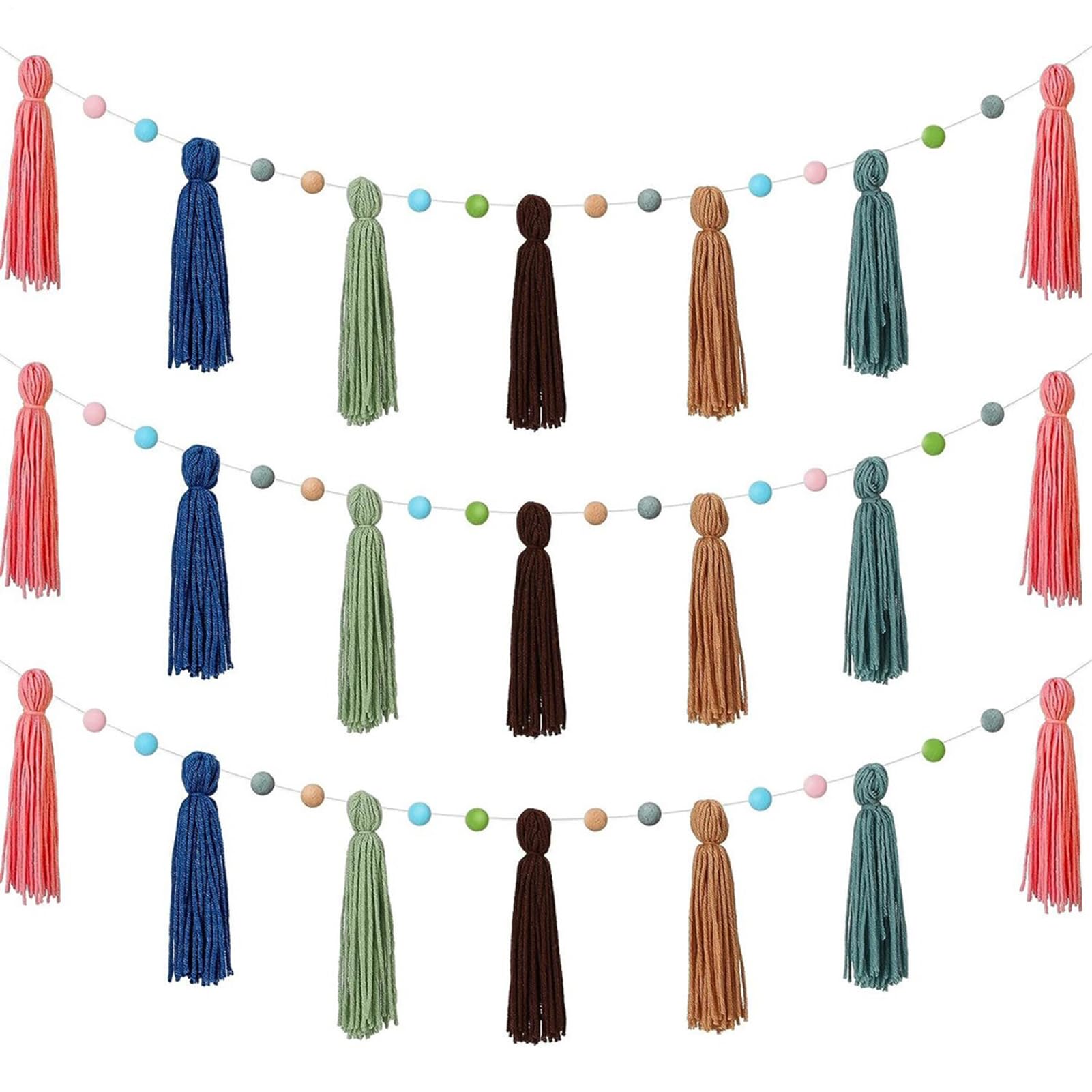 Guirnalda con pompones Boho para solucionar aulas frías y decorar techos escolares