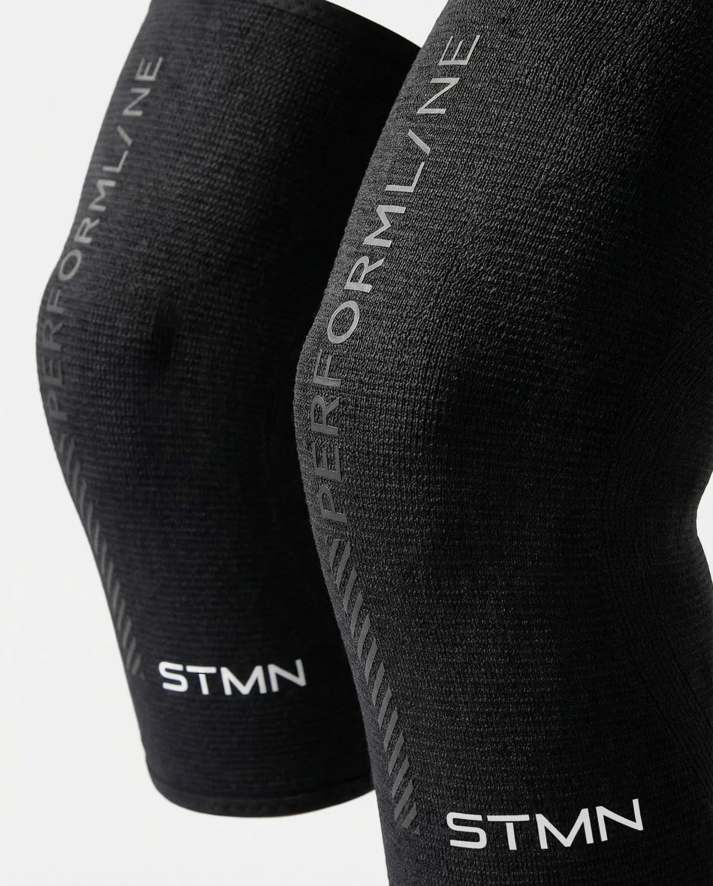 Ginocchiere PERFORM da Powerlifting e Sollevamento Pesi, Neoprene Ultra-Strutturato 7mm, Nero, Design Anatomico Presagomato, Rimbalzo Elastico Elevato, Vendute in Coppia (XL)