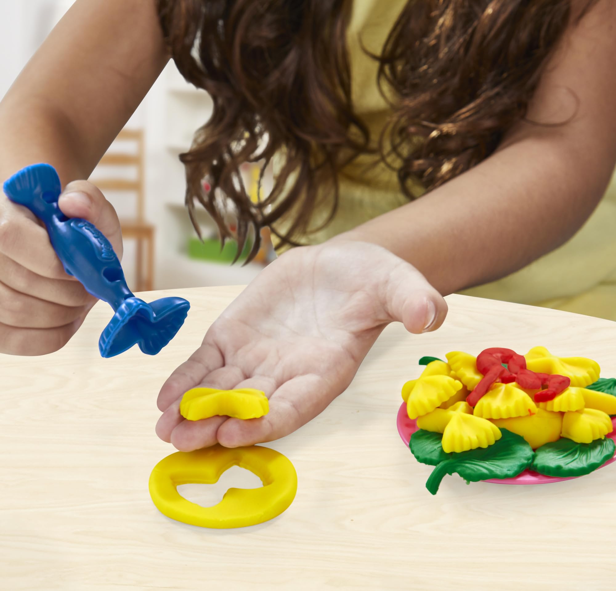 Play-Doh Pasta Dinner Spielset, Küchenspielset mit 35+ Spielküchenzubehör, Küchenspielzeug für 3 Jahre alte Mädchen und Jungen und älter