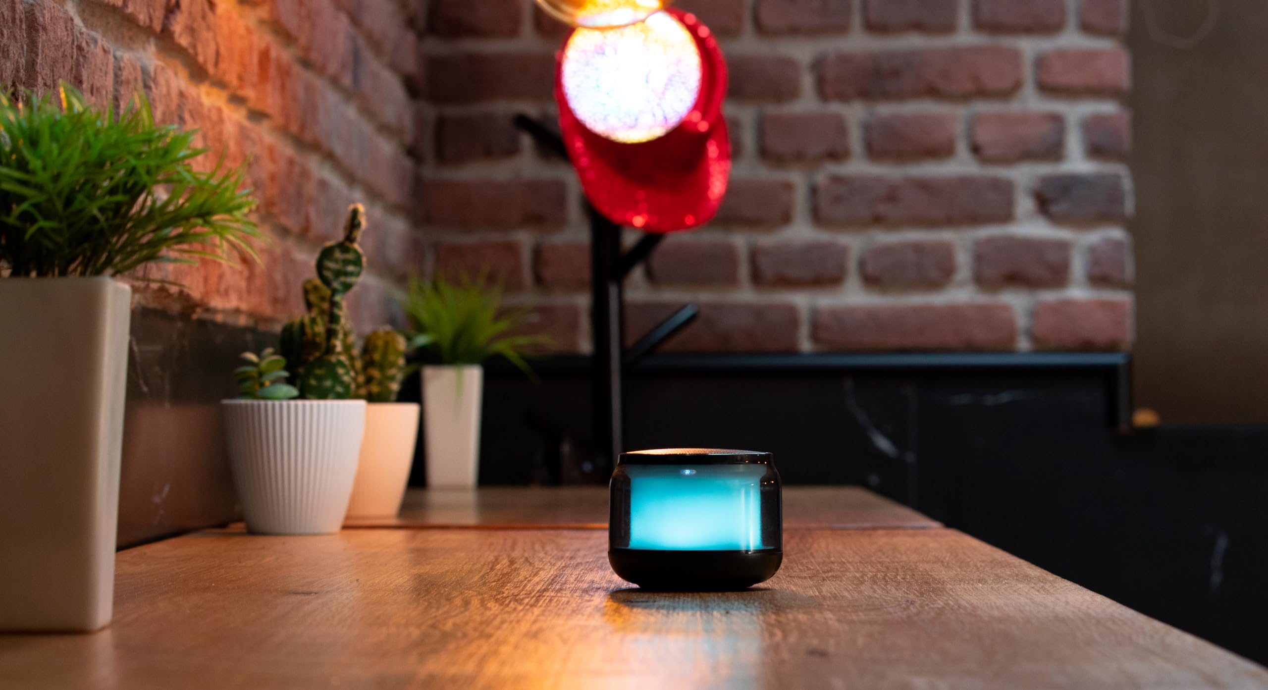 Czapla Bezprzewodowy przenośny głośnik Bluetooth 5.1/ Micro SD z 15 trybami wielobarwnego światła LED, dźwięk 360º i głośnomówiący