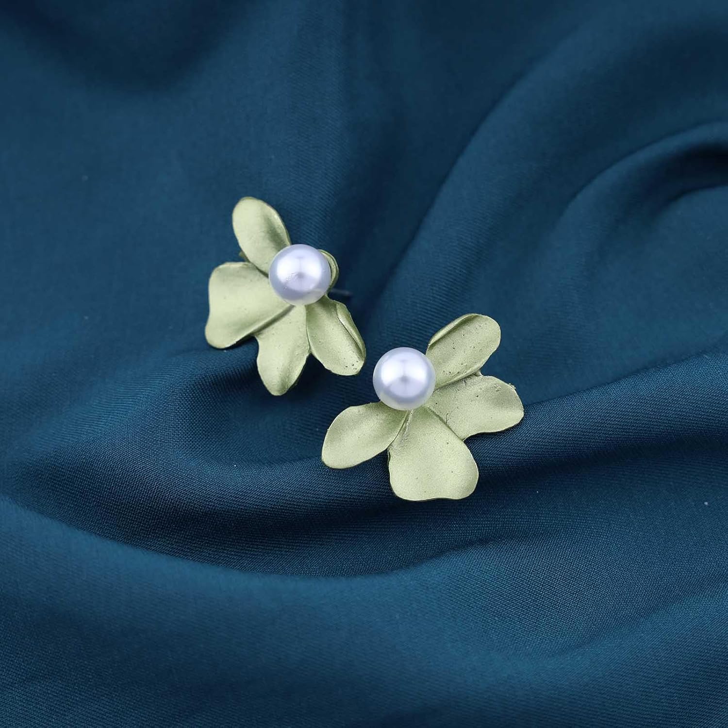 Bohemia Pearl Flower Earrings Green Flower Stud Earrings French Enamel Floral Earrings Pearl Bead Earrings Floral Petal Earrings Jewelry for Women - Image 3