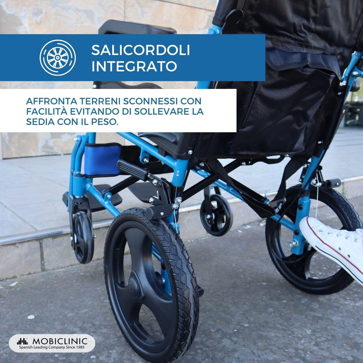 Mobiclinic, Sedia a rotelle da transito, Pirámide, Carrozzina pieghevole, Alluminio, Freno sulle maniglie, Per anziani, Poggiapiedi, Braccioli, Marchio ce, Leggera, Seduta 46 cm, Blu