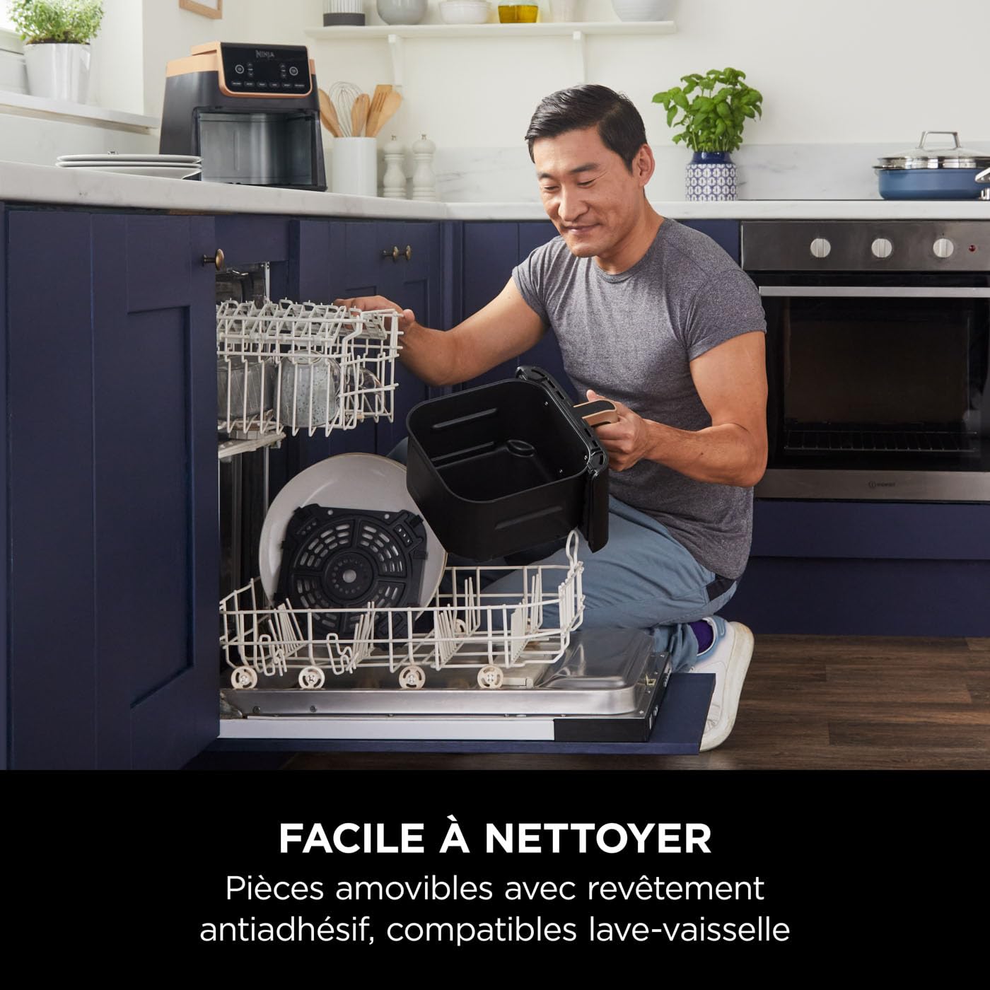 Ninja Air Fryer MAX PRO, 6,2 L, Grand tiroir, rôtir, cuire au four, frire sans huile, familial, antiadhésif, panier/plaque croustillante compatibles lave-vaisselle, pinces, noir/cuivre, AF180EUCP