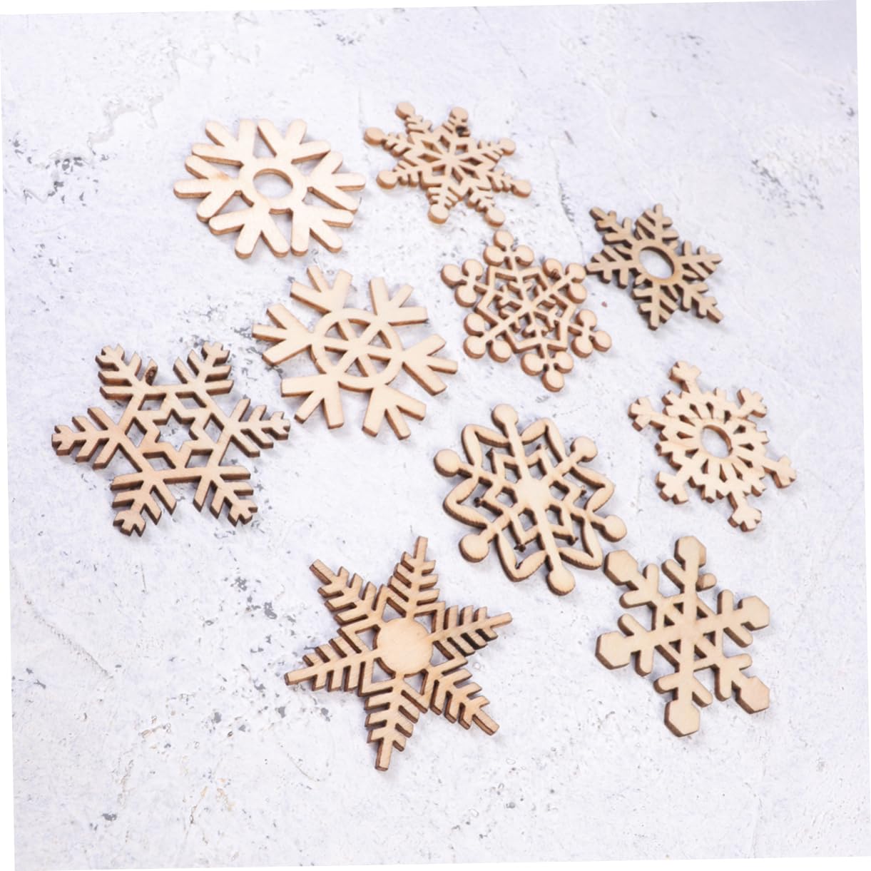 VILLCASE 3 Sets Künstliche Schneeflocken-hängedekore Weihnachtsschneeflocken-ornamente Weihnachtsbaum-dekoration Funkelnde Schneeflocken-ornamente 80 Stück * 3