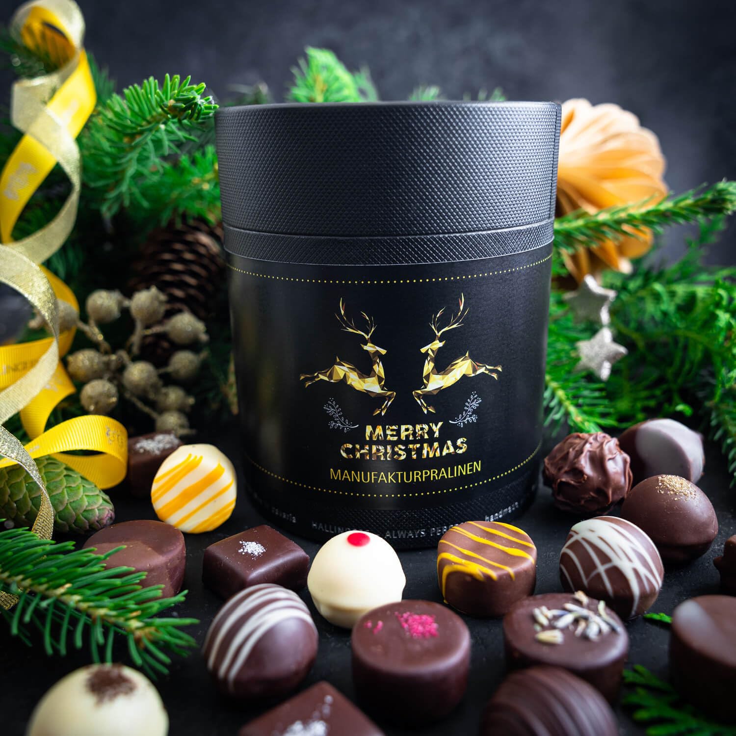 Hallingers Genuss Manufaktur Pralinen Weihnachts-Geschenk - ohne Alkohol, handmade aus Confiserie-Edelkakao in wertiger XXL-Geschenkdose "Merry Christmas", Weihnachten für Frauen Männer