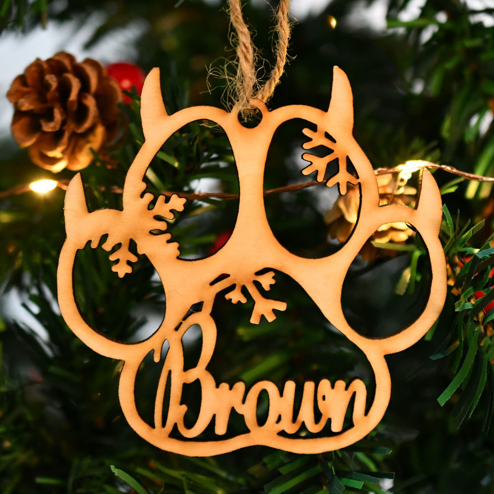 Boule de Noël personnalisée chien en bois pour embellir votre sapin