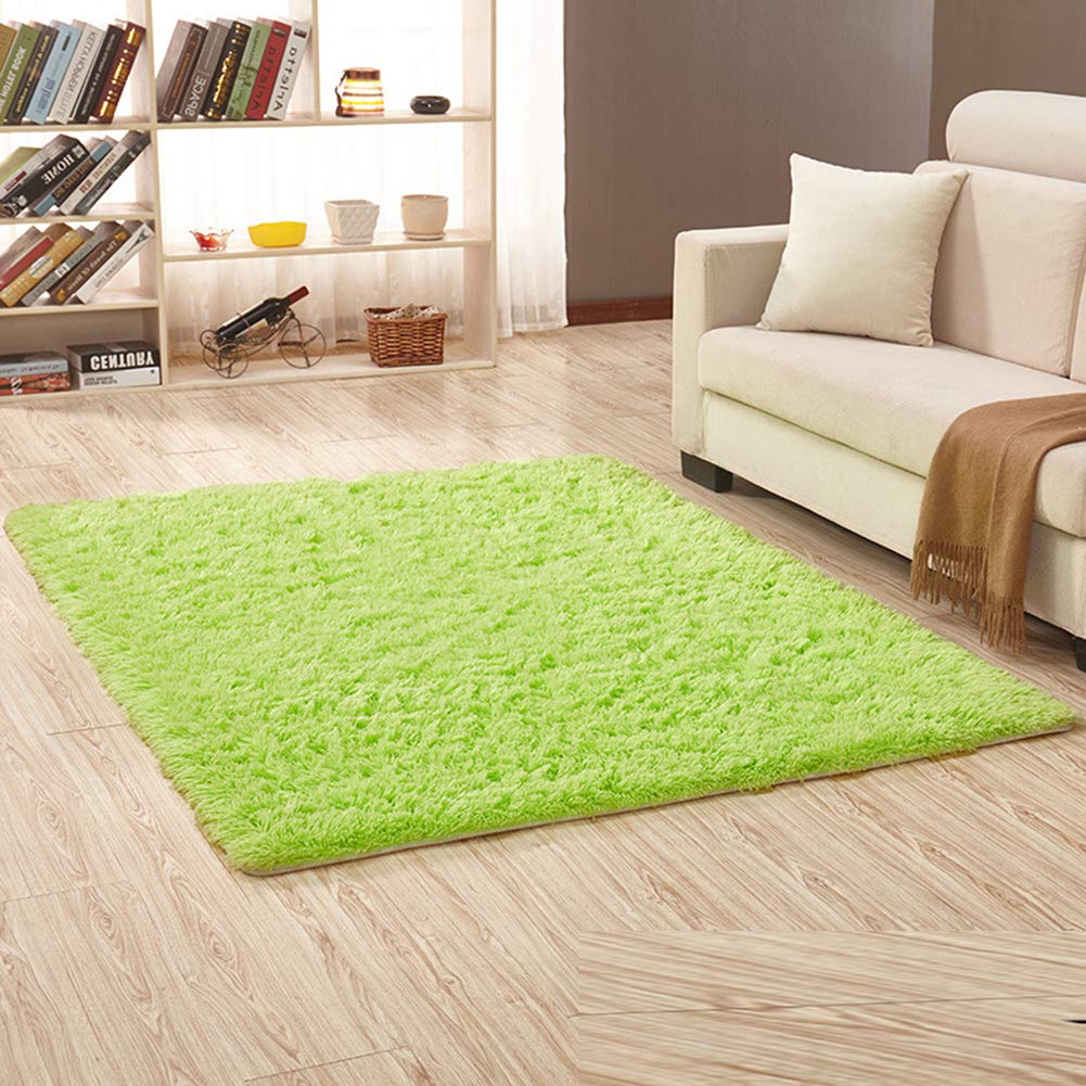 Tapis poils longs beige pour créer un coin lecture cocooning