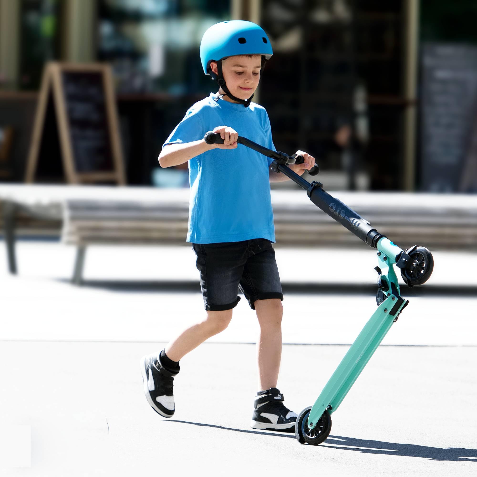 Micro® | Casco Infantil para Patinete o Bicicleta | Luz Trasera de Seguridad 3 Posiciones | Ultraligero 250 Gramos | Cierre Magnético | Niños y Niñas