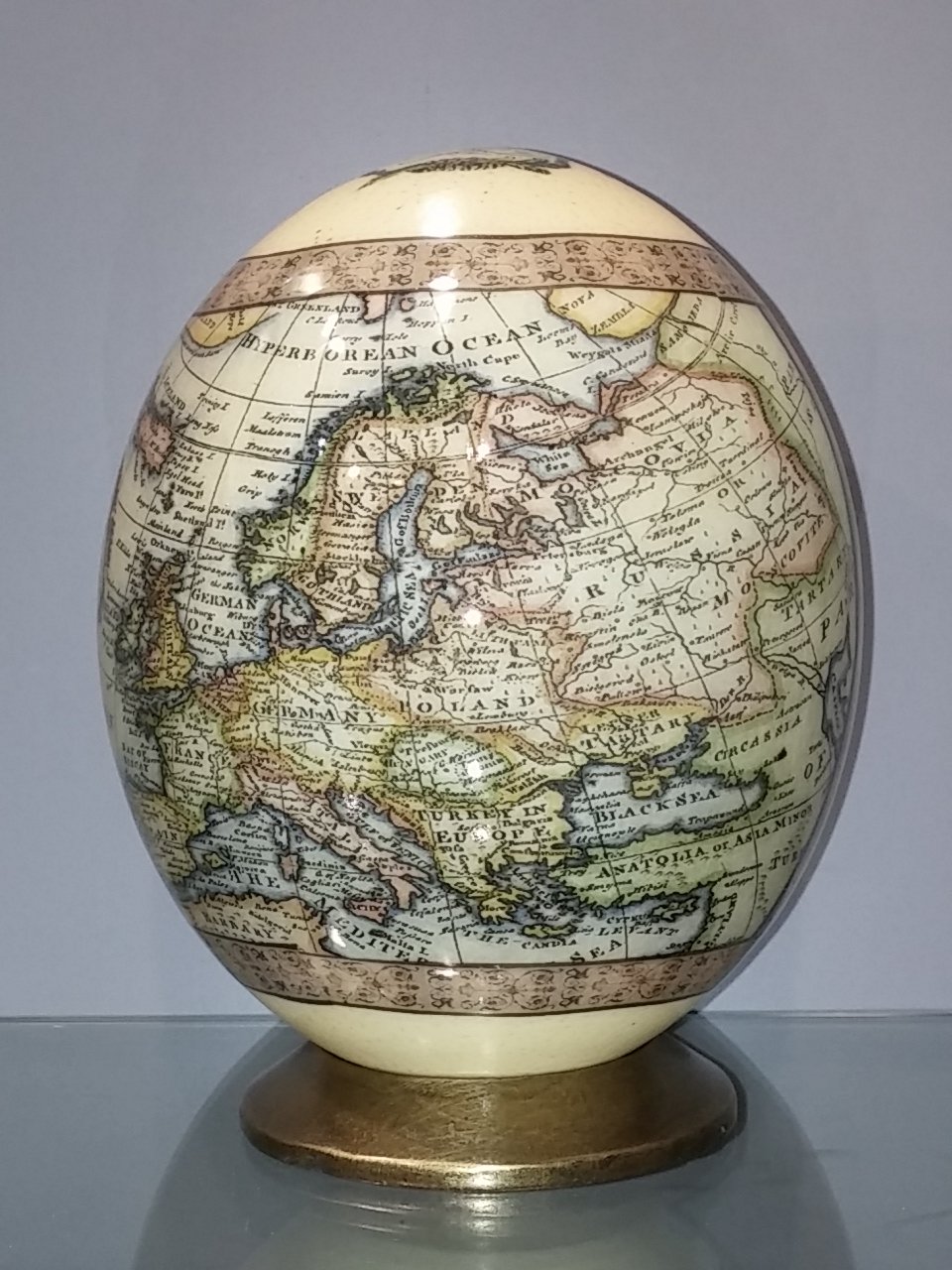 Huevos de avestruz decorados con motivo "Europe from the best Authorities"