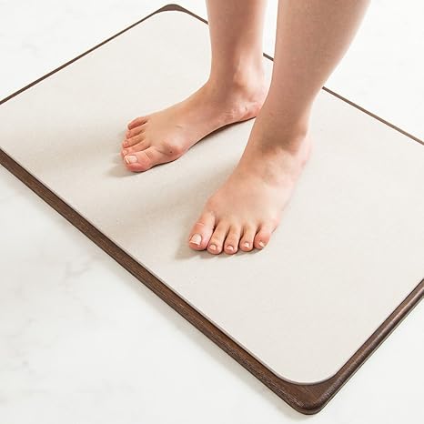 Amazon みるみる乾燥する Lサイズ 珪藻土バスマット 桐材の国産木枠付き 調湿 消臭効果 木枠ブラウン色 浴室足ふきマット ホーム キッチン オンライン通販
