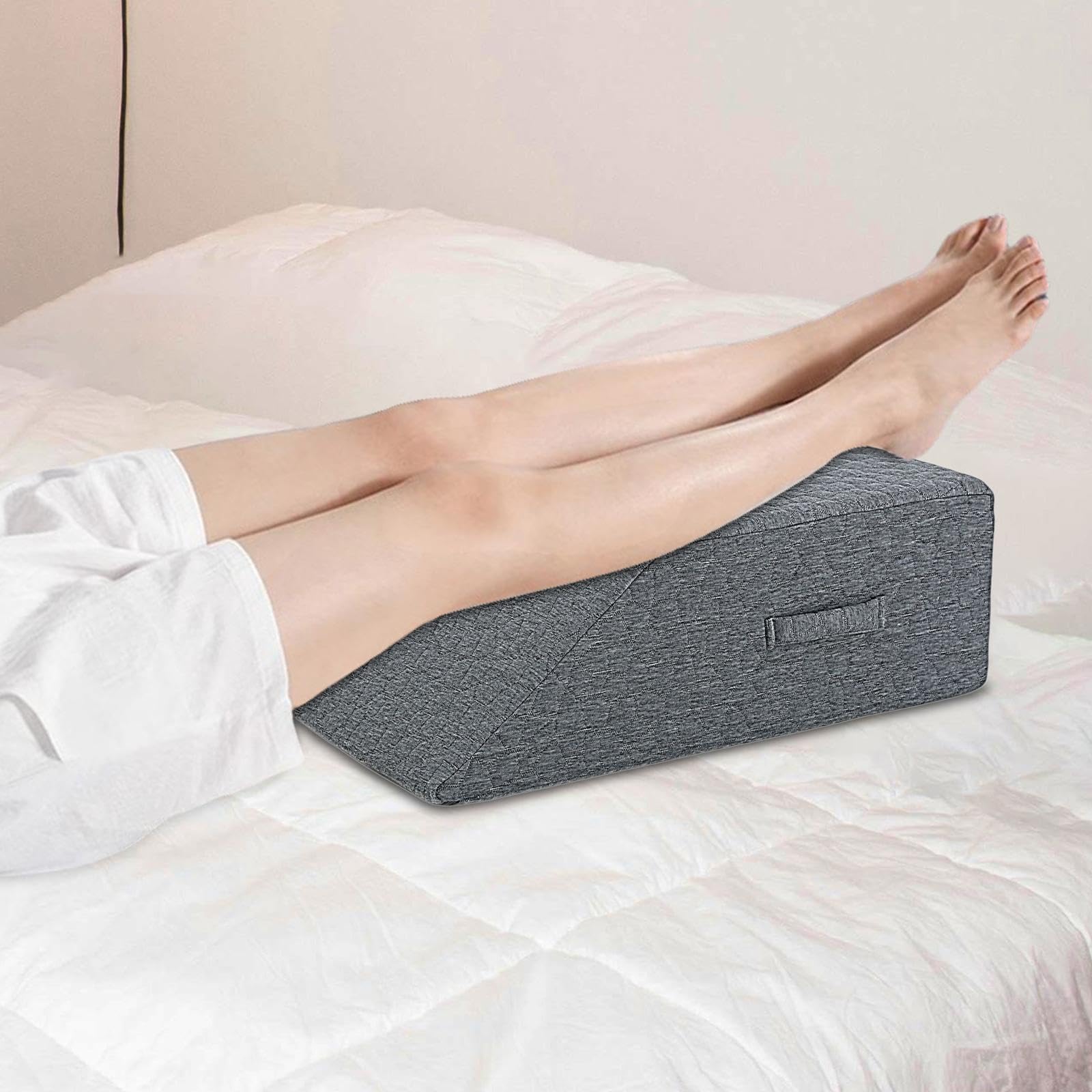 Almohada de espuma viscoelástica para piernas con cuña para soporte de tobillo y respaldo, cojín ergonómico con asa, 23.62 x 19.69 x 7.87 pulgadas, color gris oscuro