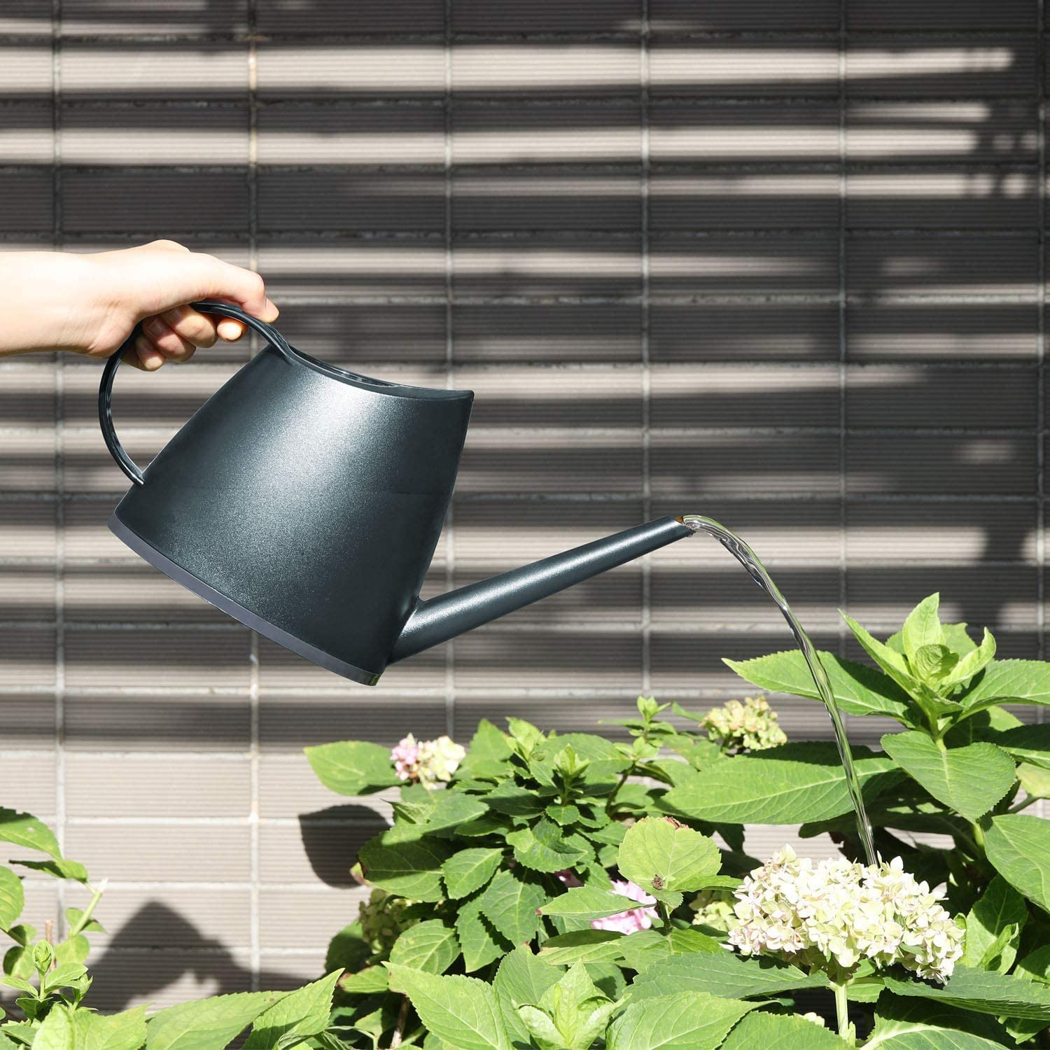 Gießkannen 1,4 l Kunststoff-Gießkanne für den Innen- und Außenbereich, Langer Auslauf, Gießkessel mit Griff für Gartenhaus, Blumengießkanne praktisch