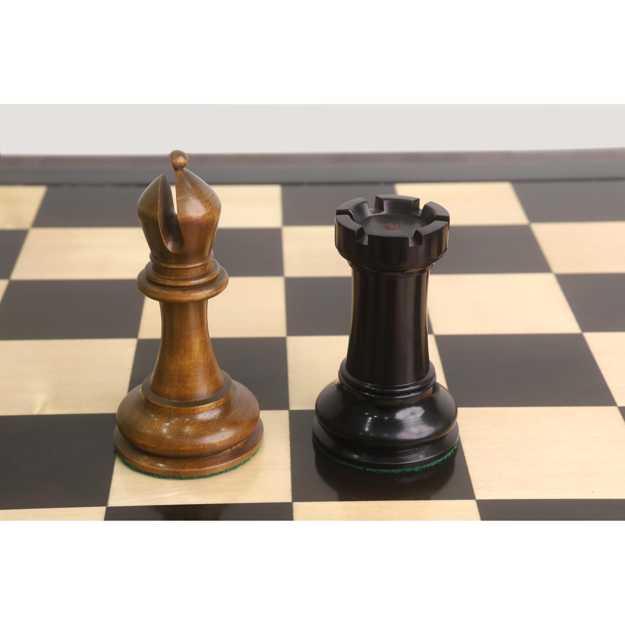 Royal Chess Mall Juego de ajedrez The Giant 1849 Staunton - Sólo Piezas - Ébano y Madera de boj Envejecida - Rey de 6,2 Pulgadas