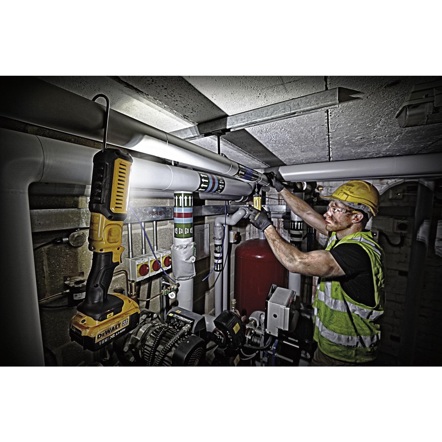 DEWALT - Lampe LED XR 18V - DCL050-XJ - Lampe à Faisceau Large Vendue Sans Batterie, Ni Chargeur - 2 Réglages de Luminosité - 250-500 Lumen - Tête Articulée - Classe FR IP54