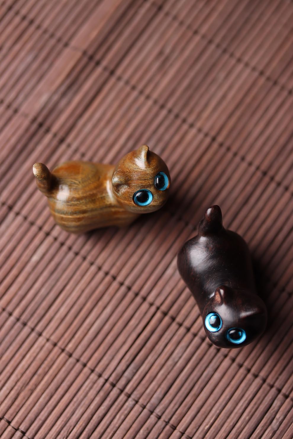 EMiEN 2Pcs Cute Small Sandalwood Cat Figurine Carved Orange Cat,Handmade Sculpture Craft Set, for Home Office Decoration, Car Ornaments(2 PCS) - Image 2