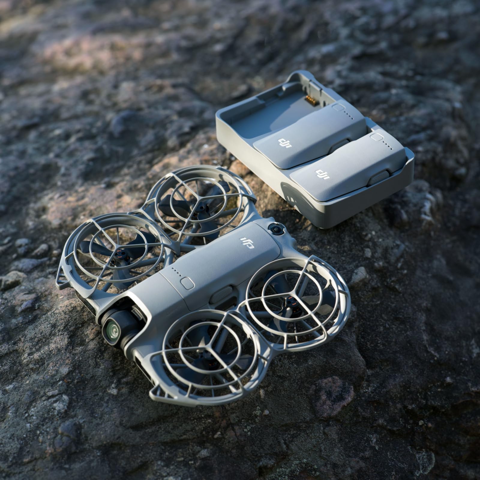 DJI Neo 2 Fly More Combo Dron 4K z kamerą, start z dłoni i lądowanie, sterowanie gestami, ActiveTrack, wielokierunkowe wykrywanie przeszkód, 3 baterie (tylko dron)