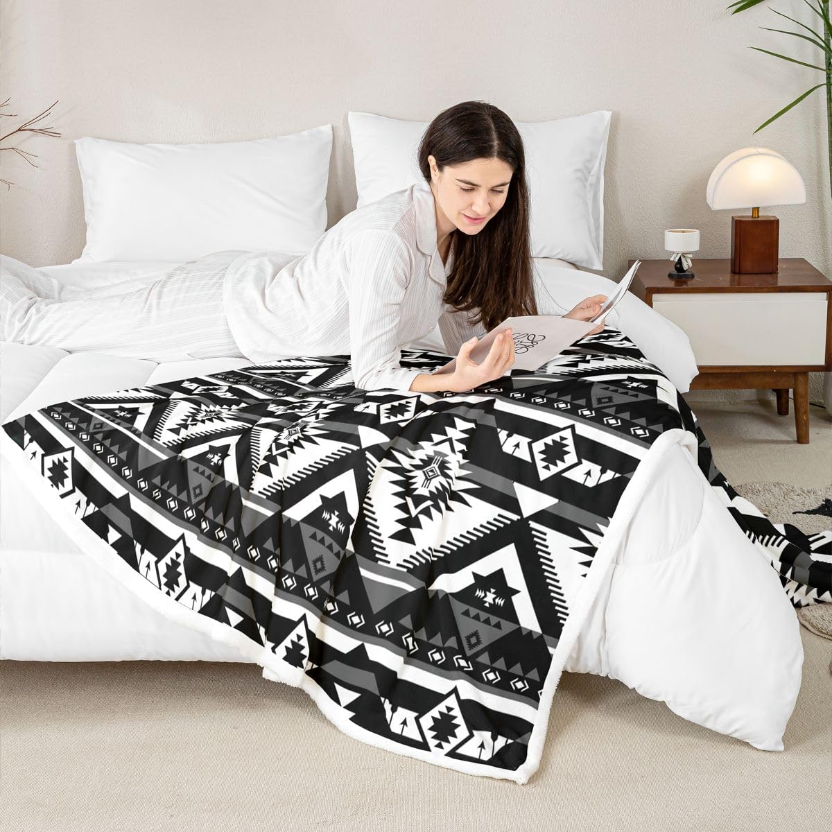 Feelyou Western Sherpa Throw Blanket for Couch Southwestern Aztec Super Soft Cozy Fleece Geometric Vintage Blanket for Winter, Plush Throw Boho Tribal Throw 50"x60" Black and White All Season
