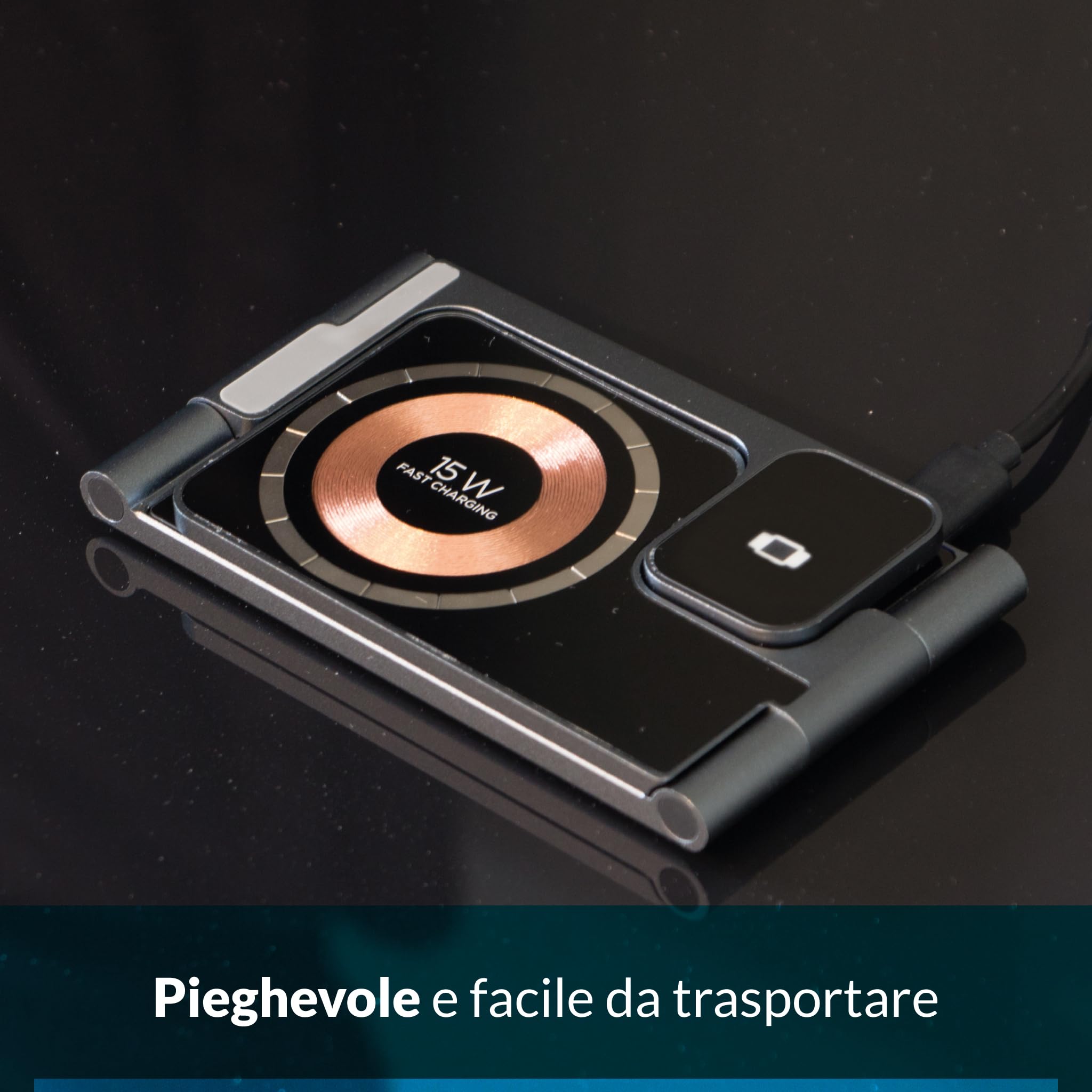 X StandBy Tappetino di ricarica 5 in 1 pieghevole, in Alluminio e Vetro temperato. Compatibile con QI, Watch IOS, Stazione di Ricarica Portatile, Fast Charge 15W.