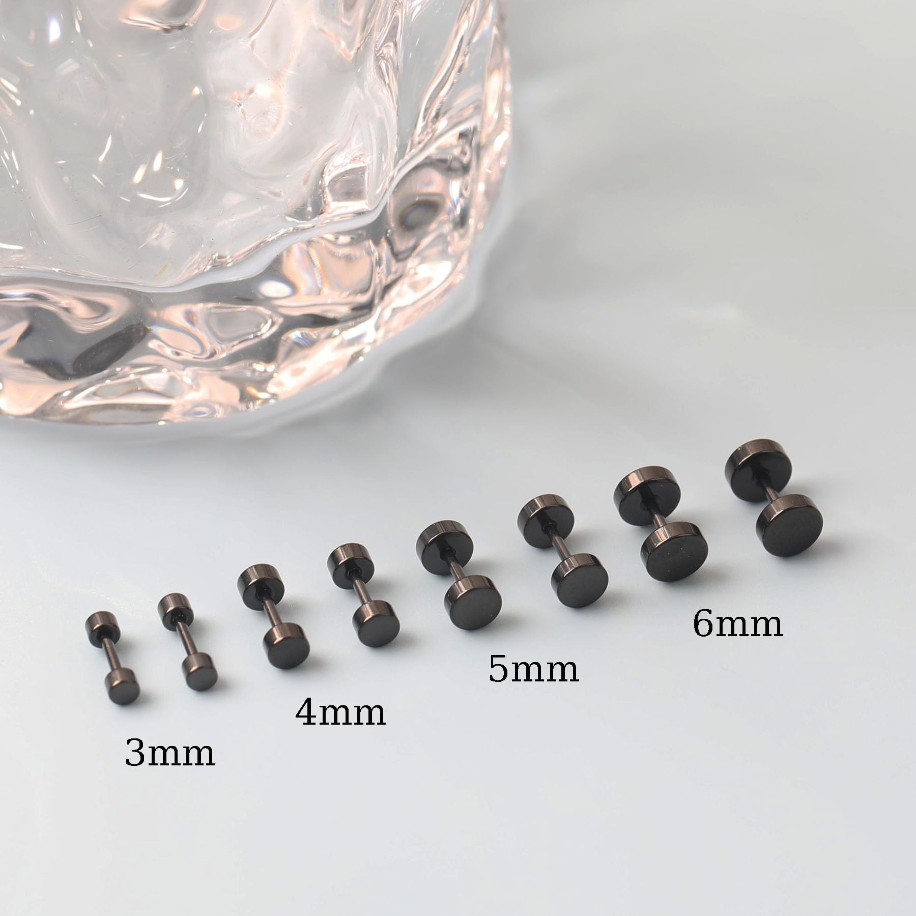 4 pary tytanowe kolczyki dla kobiet, mężczyzn, czarne kolczyki, sztuczna wtyczka, kolczyki tytanowe z pudełkiem, 2/3/4/5 mm
