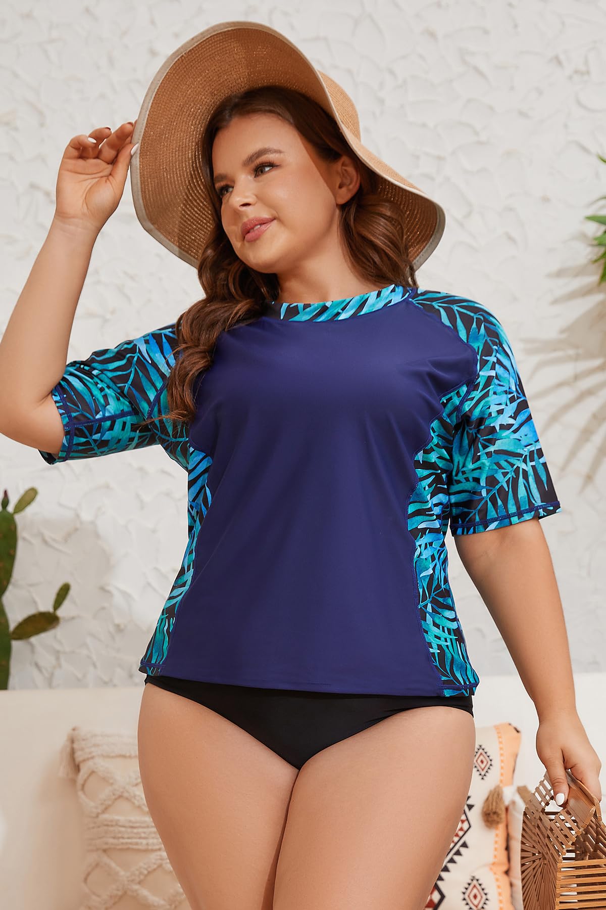 SHEKINI Haut rashguard à manches courtes pour femme Protection solaire Séchage rapide Léger Grande taille