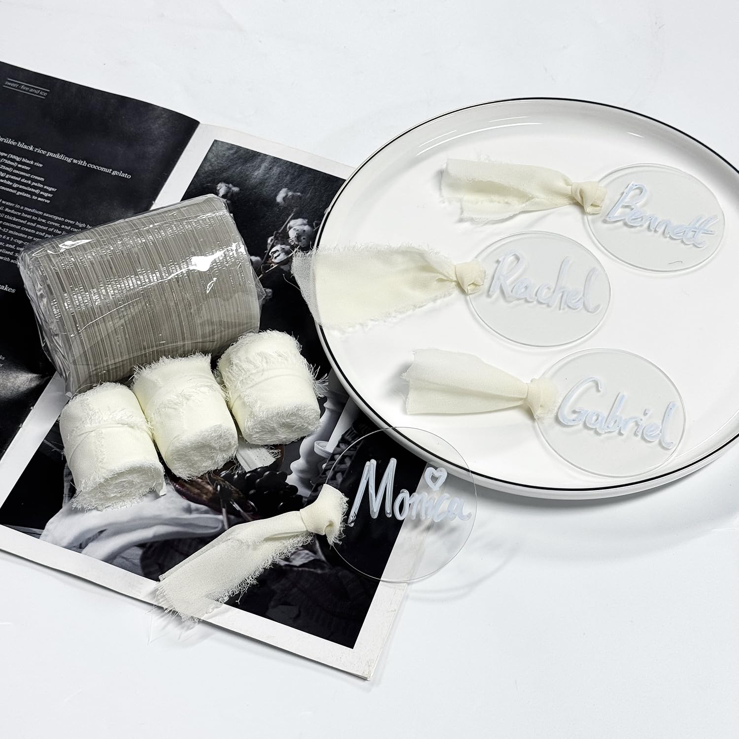 TETOU 50Pcs Round Acrylic Place Card for Wedding Clear Acrylic DIY Table Seating Cards Wedding Supplies with Ribbon (White)