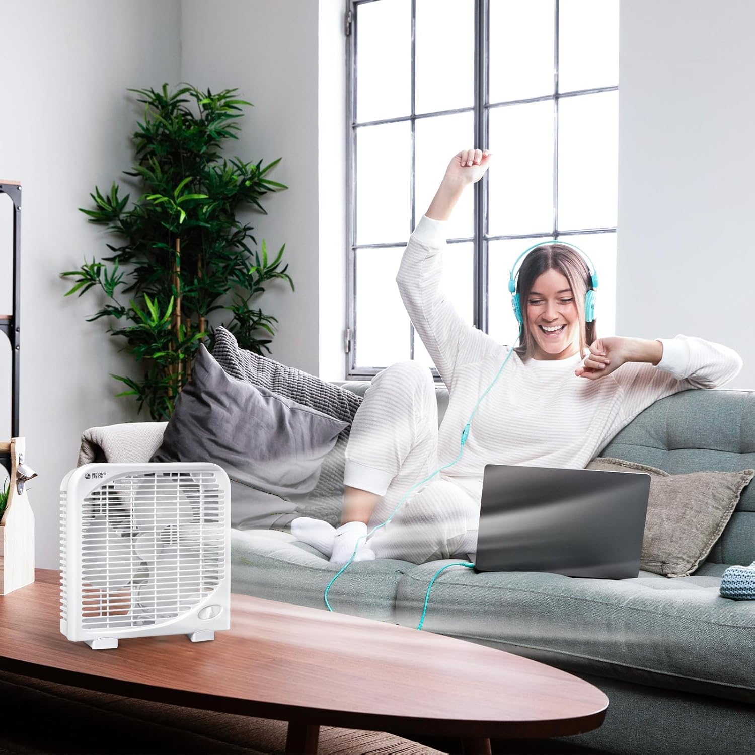 Box Fan, 9 inch 2 Speeds Table Fan with Strong Airflow, Portable Tabletop Fan for Bedroom, Bathroom, Kitchen