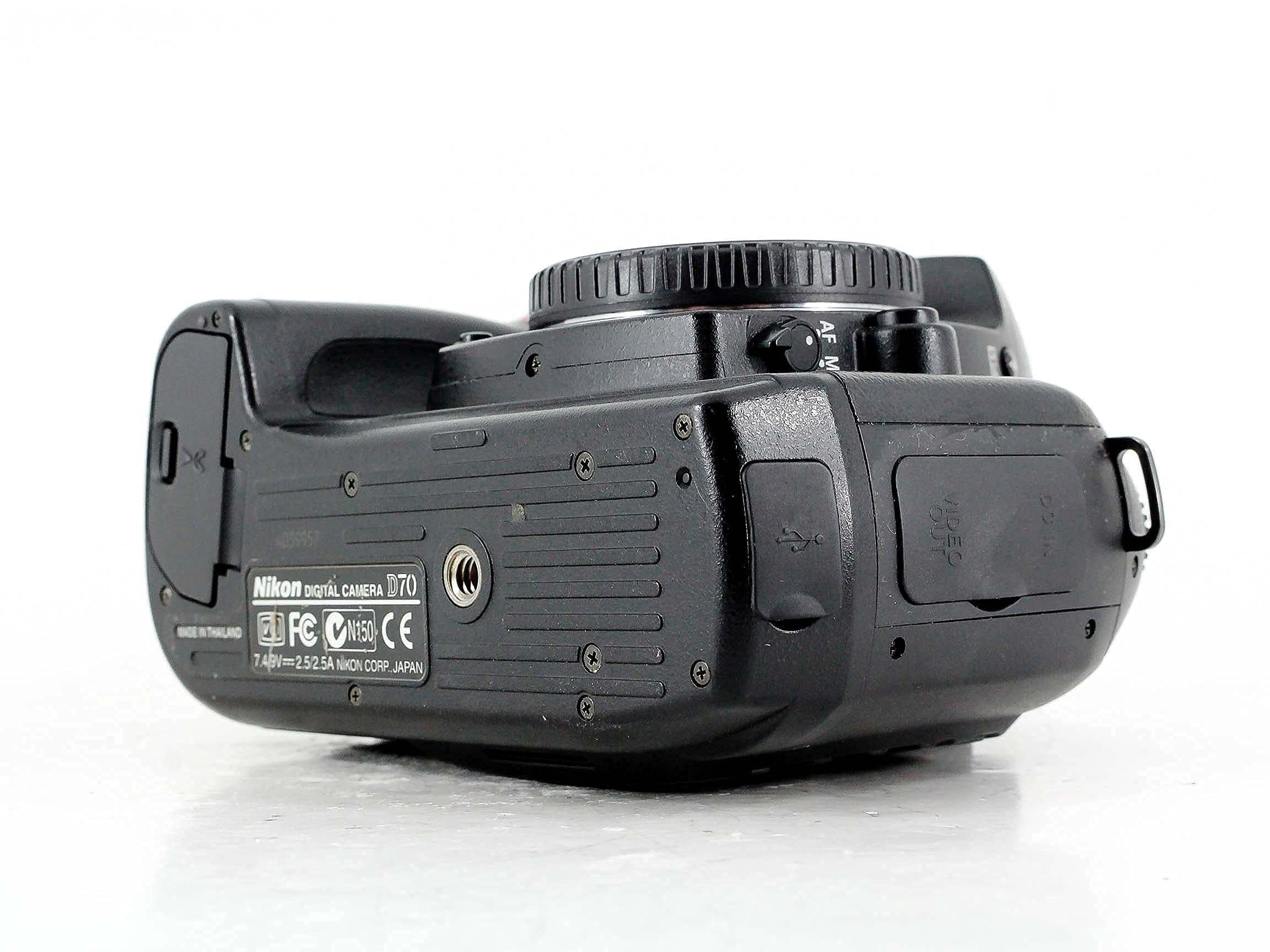 Nikon D70 Appareil photo numérique Reflex 6.1 Boîtier nu Noir