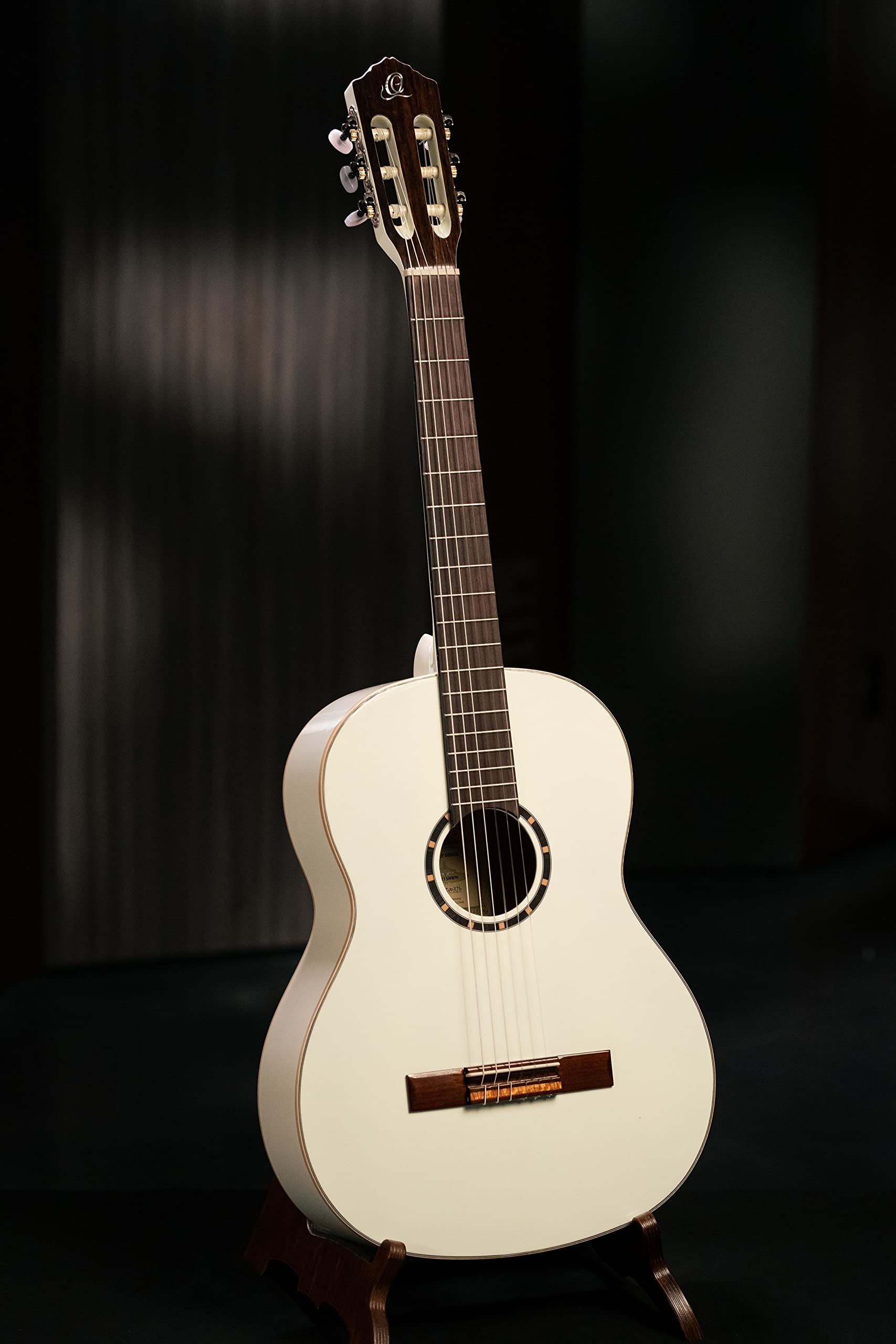 Ortega Guitars Guitarra Clásica Family Series 4/4 con Funda Slim Neck, Blanco, R121SNWH