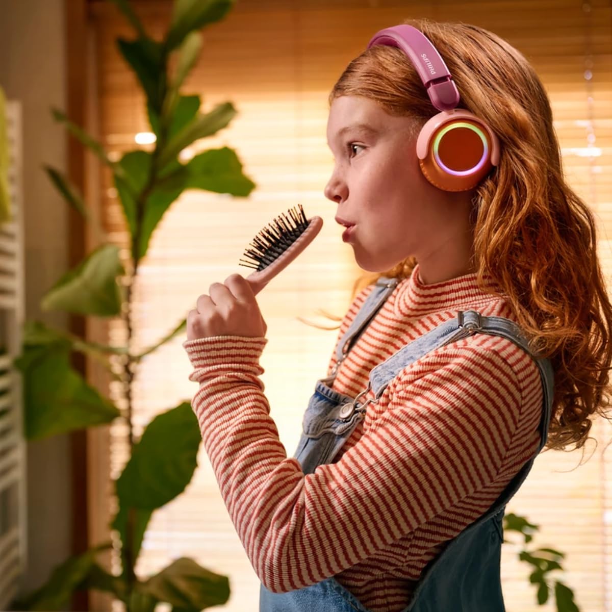 Philips TAK4200MP 4200 Series Auriculares Infantiles inalámbricos on Ear Plegables, limitación de Volumen con 45 Horas de reproducción, Audio compartido, Cable USB-C Incluido - Violeta Magenta
