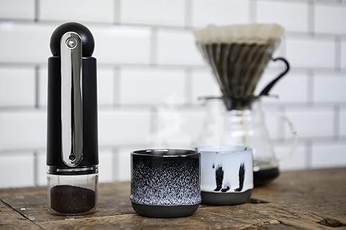 Miniatura 5 de CrushGrind Molinillo de café manual Columbia con molino cónico de cerámica y grado de molienda ajustable, portátil para llevar