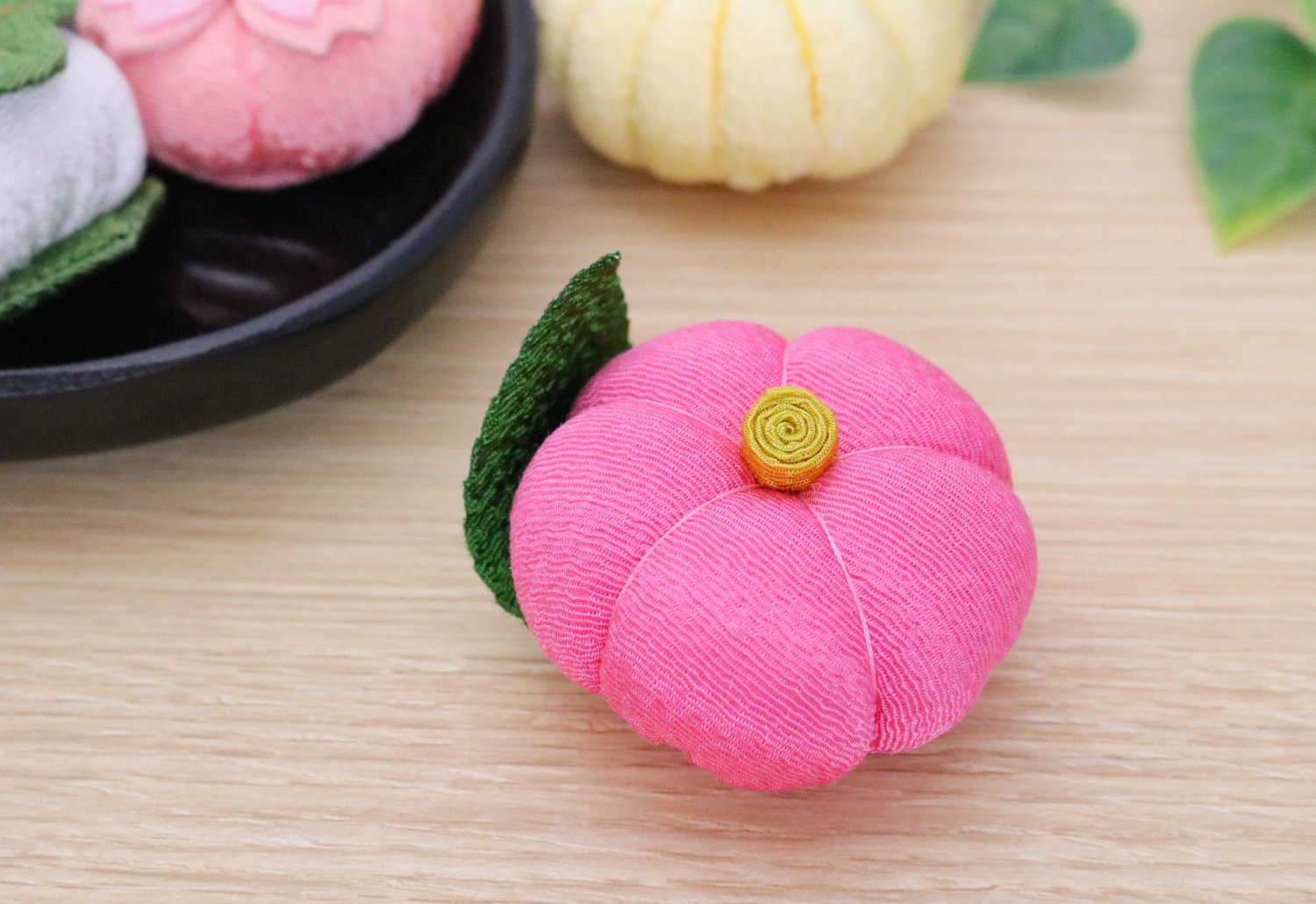 Amazon.co.jp: 和光 和雑貨 香の花 ちりめん和菓子 柏餅 : ホーム