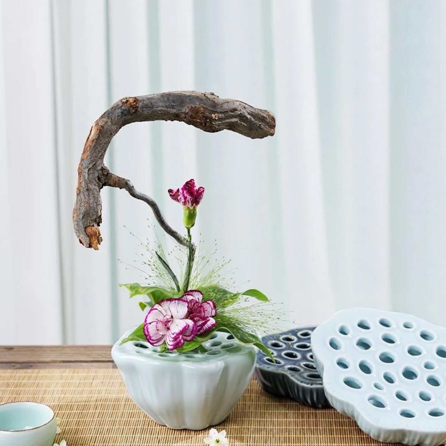Lotus Pod Flower Arrangement Vase, Ceramic Flower Frog Pot, Ikebana Stem Holder, Decorative Flower Frog Container, Floral Arrangement Bowl for Tea Table, Ceramic Flower Vase Kenzan (Light Cyan)